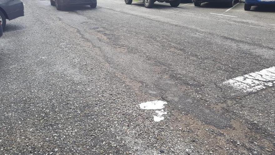 Tramos dañados en el vial de bajada a O Con. | // S.A.