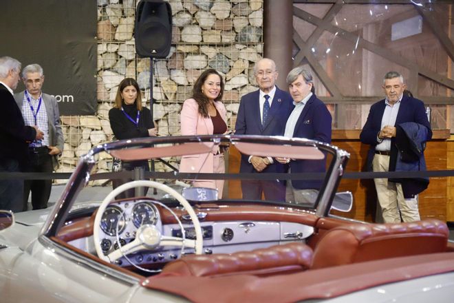 AUTOMÓVILES RETRO EN MÁLAGA | Retro Málaga 2025: la exposición de vehículos  clásicos llega a la ciudad con su duodécima edición
