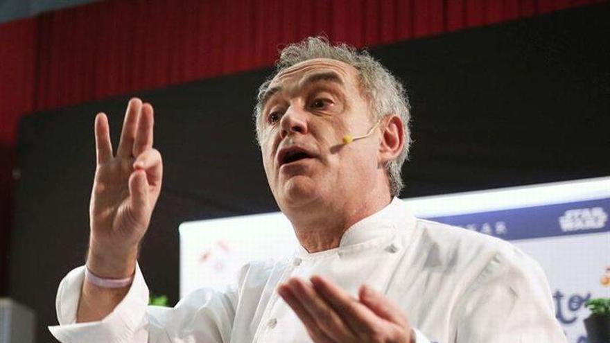 Ferran Adrià cocina en Zaragoza con una aplicación para aprender y divertirse