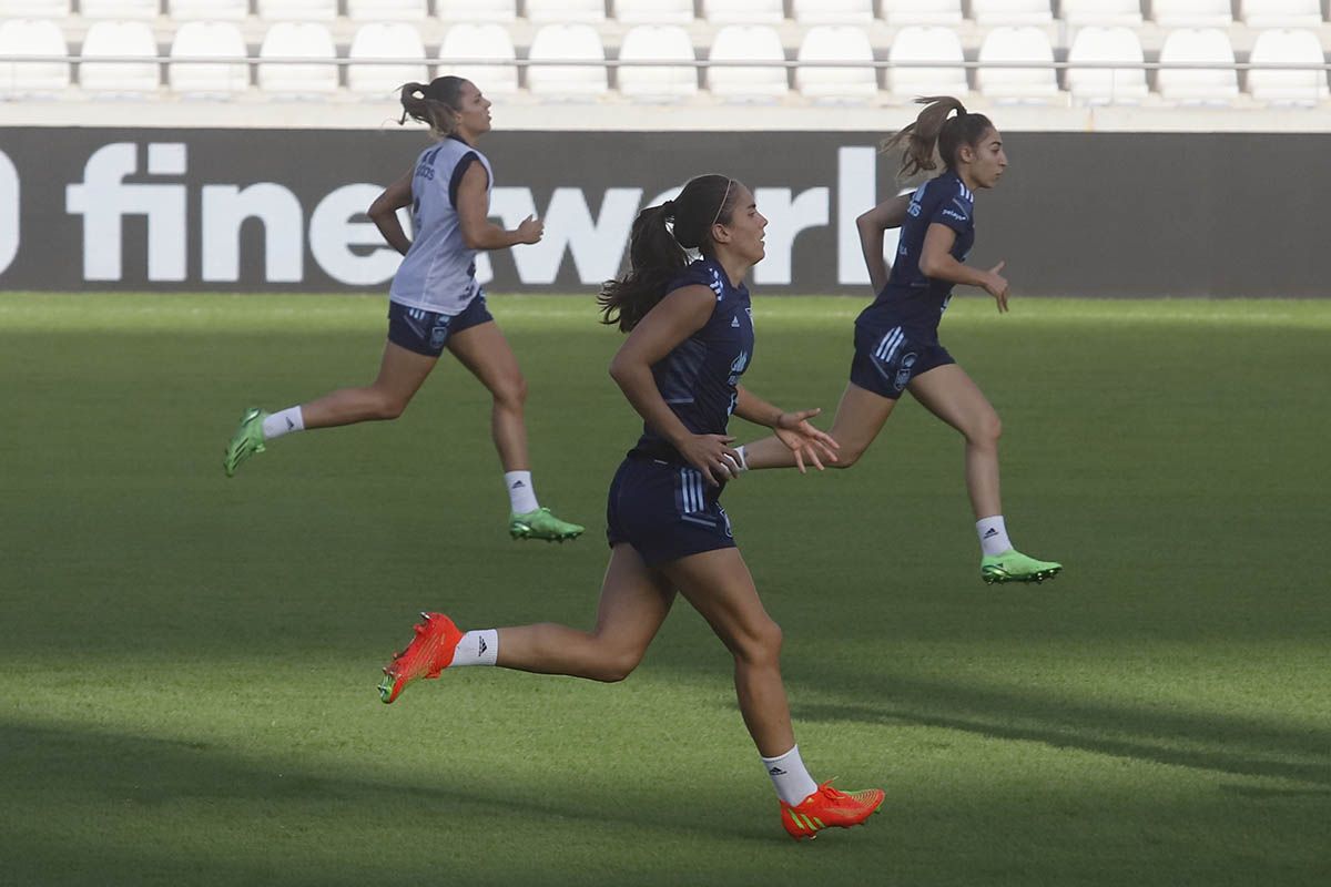 Las imágenes del entrenamiento del la selección española femenina de fútbol en El Árcangel