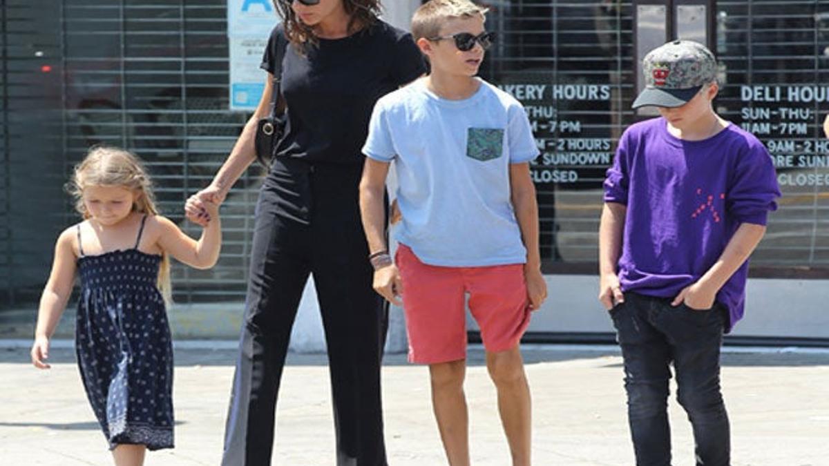 Victoria Beckham haciendo tareas completamente normales