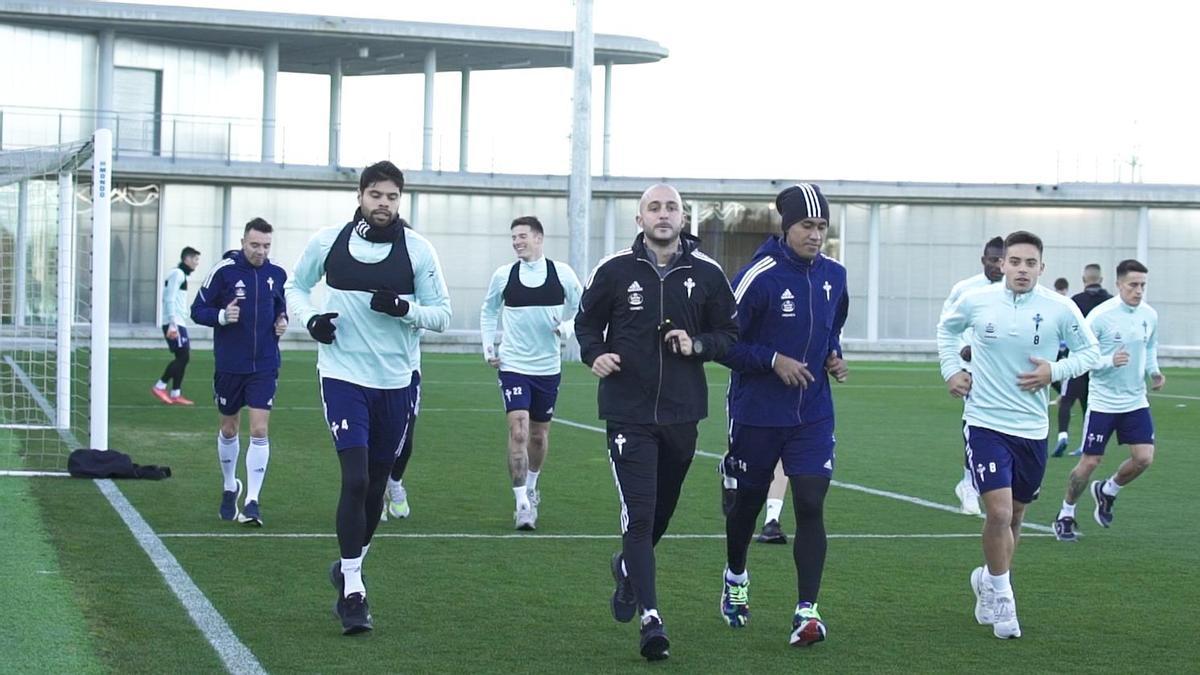 Los jugadores del Celta de Vigo en el entrenamiento del pasado día 20 en Mos.