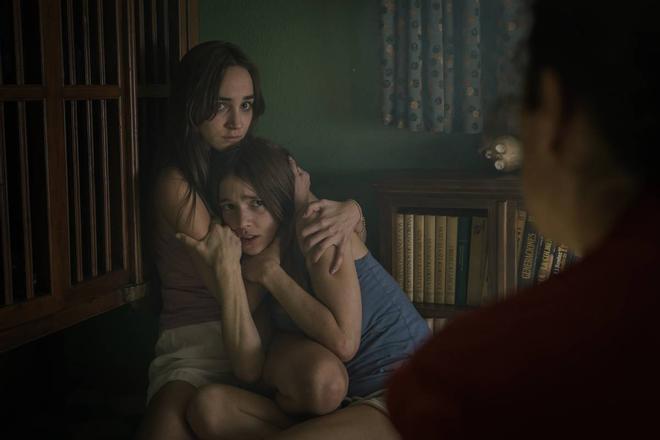 Ana Tomero y Carla Campra en 'Feria: la luz más oscura', la nueva serie de Netflix