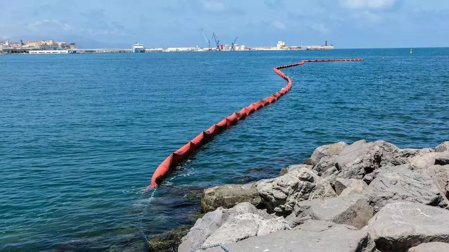La barrera flotante de Melilla, “temporal y provisional” para el rechazo de migrantes