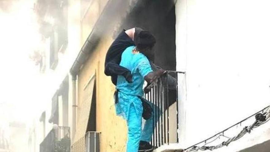 Buscan al &quot;héroe&quot; senegalés que salvó en Dénia a un discapacitado en un incendio