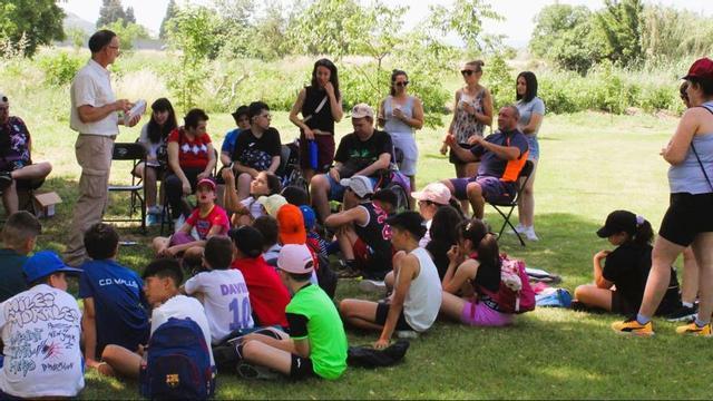 Los más jóvenes disfrutaron de las rutas ornitológicas con el educador ambiental Andrés Omeñaca.