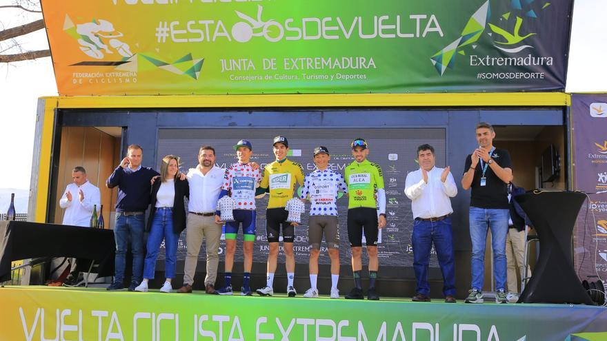 El amaliense Pablo Carrascosa se enfunda el maillot de líder de la Vuelta a Extremadura