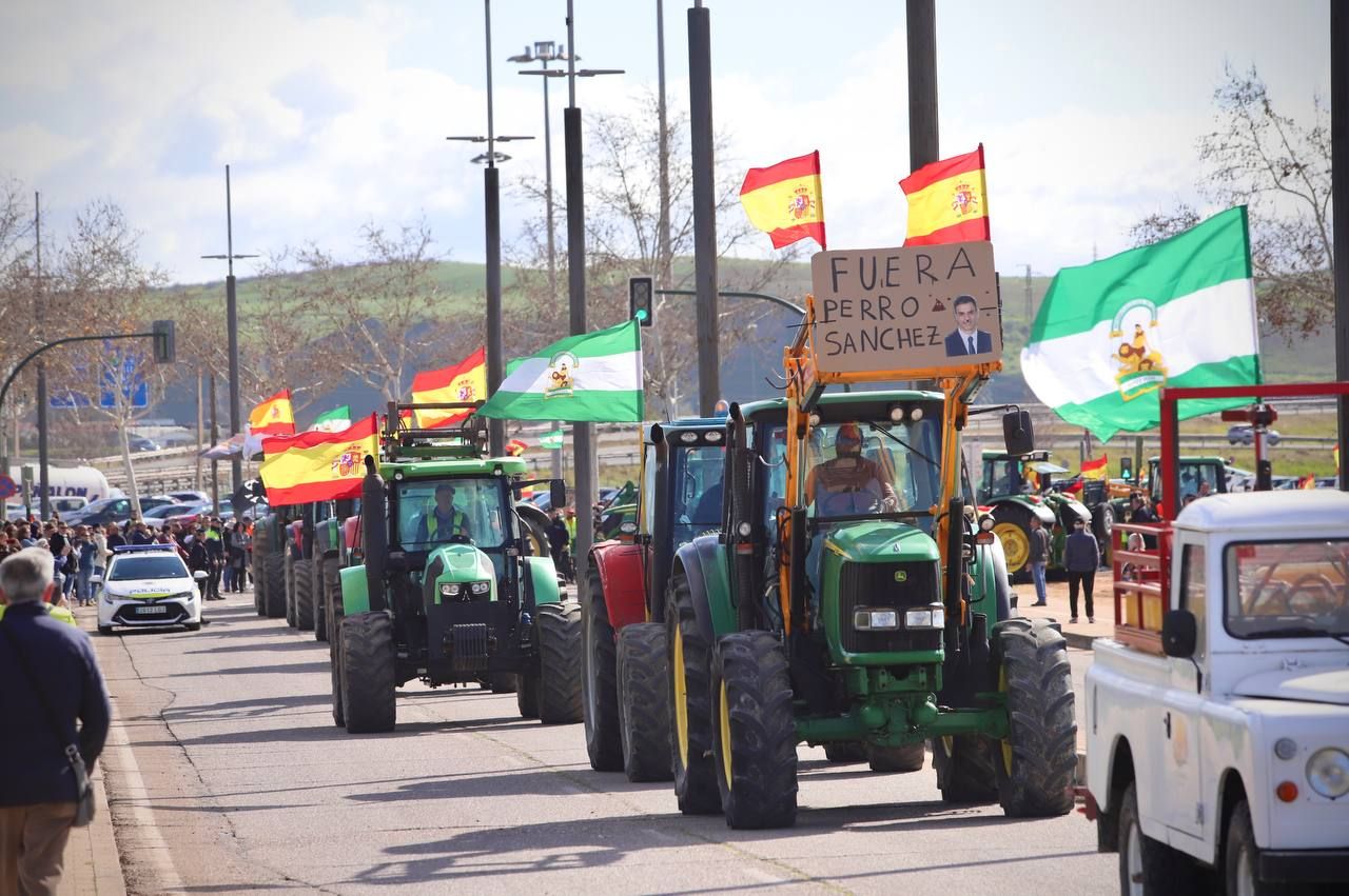 Una tractorada entra en la capital cordobesa para exigir mejoras en el campo