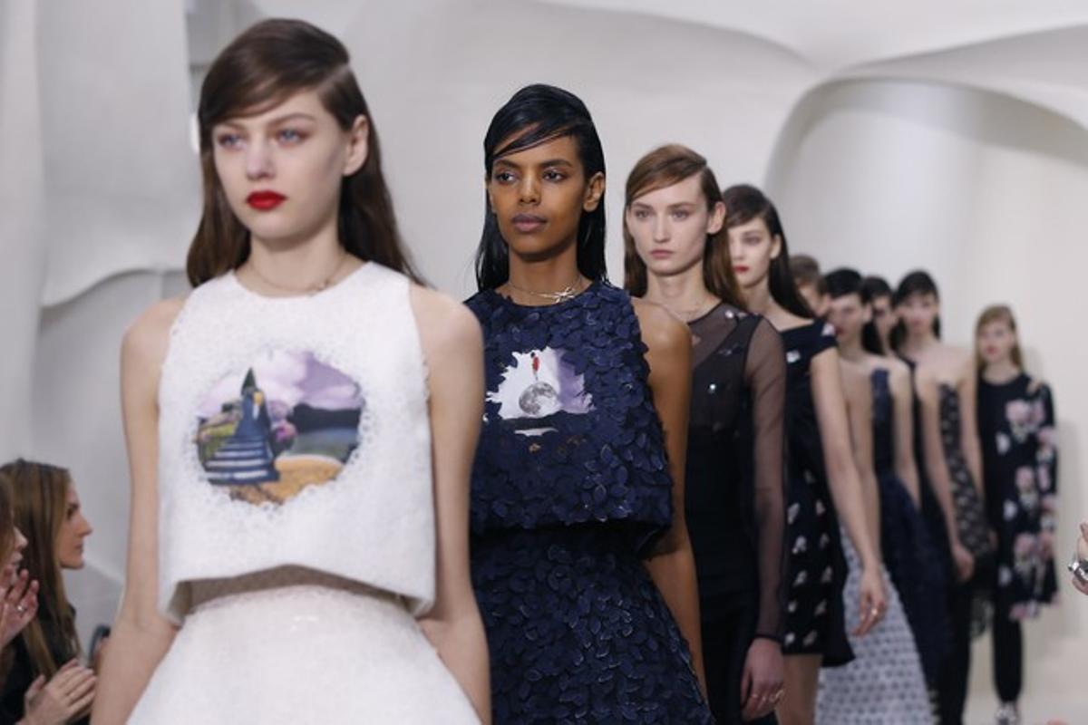 El dissenyador belga Raf Simons va presentar la seva col·lecció per a la ’maison’ Dior a París.