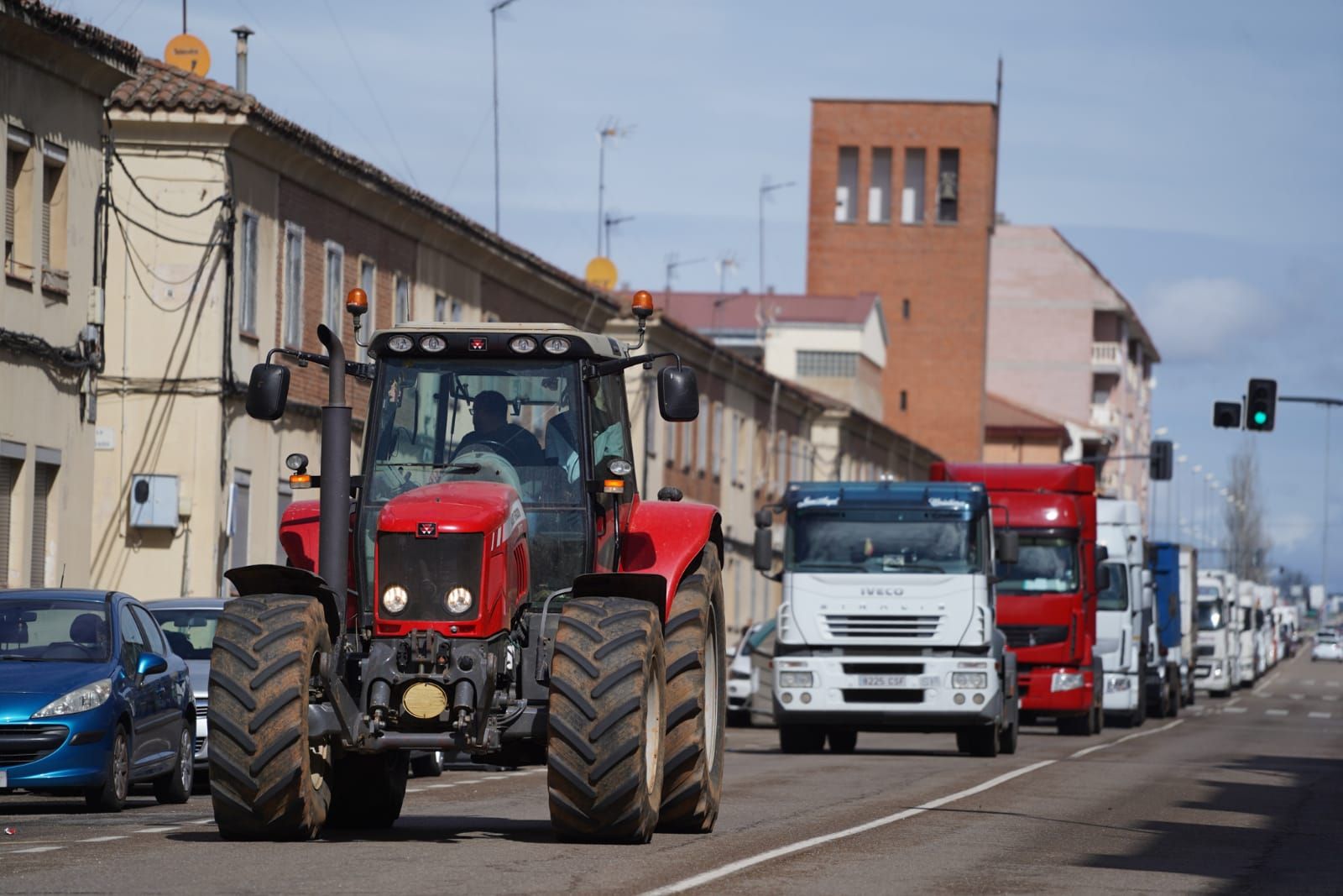 GALERÍA | Zamora explota así contra la crisis: caravana de vehículos