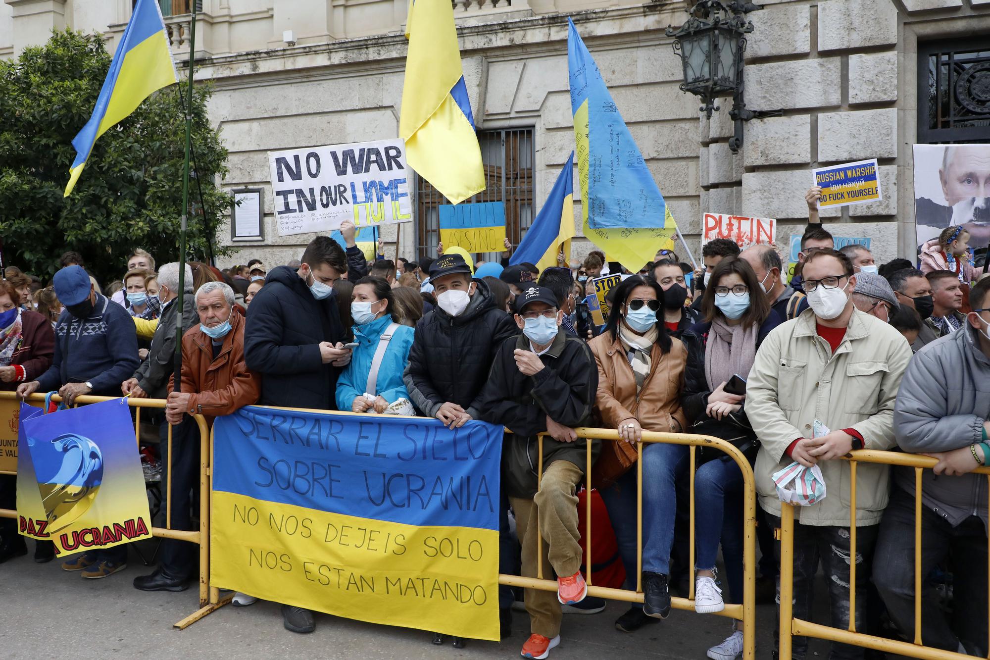 La mascletà con los colores de Ucrania, en imágenes