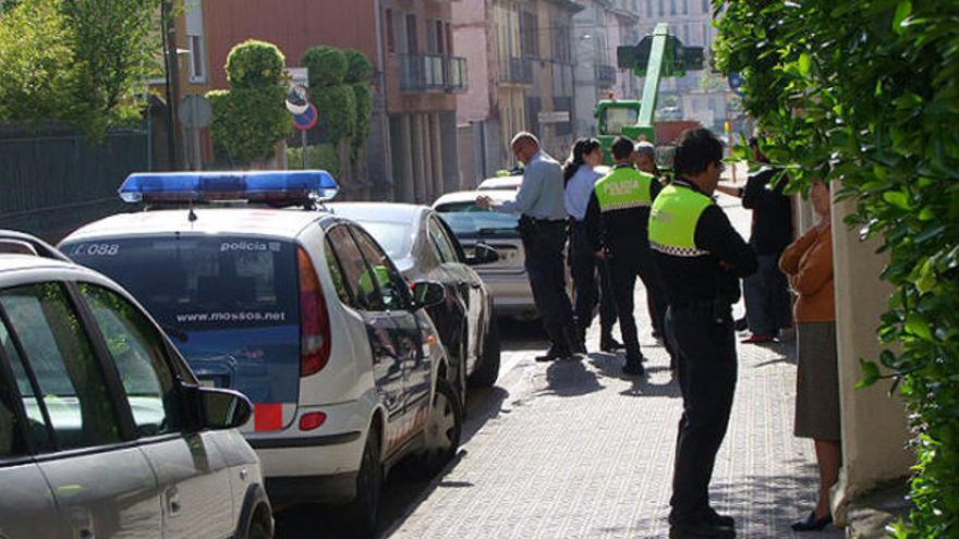 Acció de control cojunta de Mossos i Policia Local a Olot.