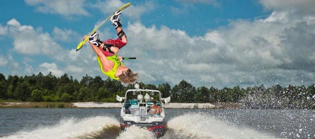 Wakeboard en el Embalse de Entrepeñas, en Guadalajara