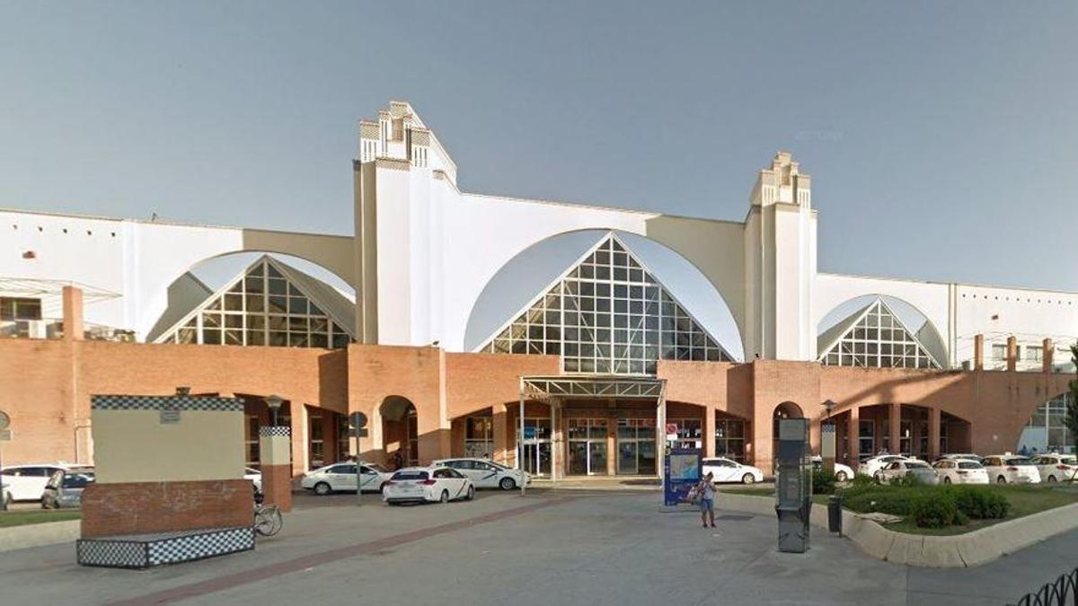 Fachada de la estación de autobuses de Málaga.