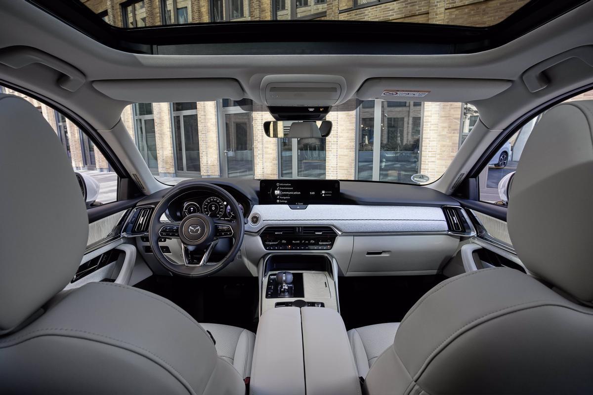 Interior del nuevo Mazda.