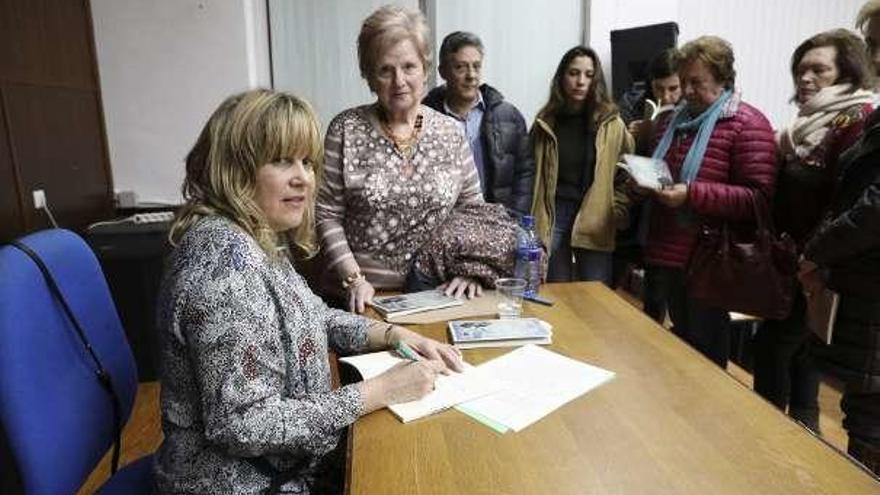 Carmen Nuevo presenta en Salinas su libro &quot;Encina y el mar&quot;