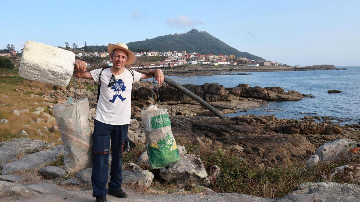 Pablo Casal limpió roca a roca los 30 km de costa entre Baiona y A Guarda: «Lo hago para sensibilizar y para que las administraciones se muevan»