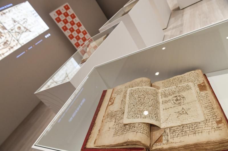 23-06-20 GENTE Y CULTURA. MUSEO CANARIO.LAS PALMAS DE GRAN CANARIA. Exposicion 'Entre Brujas y Papeles', donde se mostrará una selección de documentos del archivo de la Inquisición de Canarias relacionados con la práctica de la brujería y las tradiciones de la noche de San Juan.. Fotos: Juan Castro  | 23/06/2020 | Fotógrafo: Juan Carlos Castro