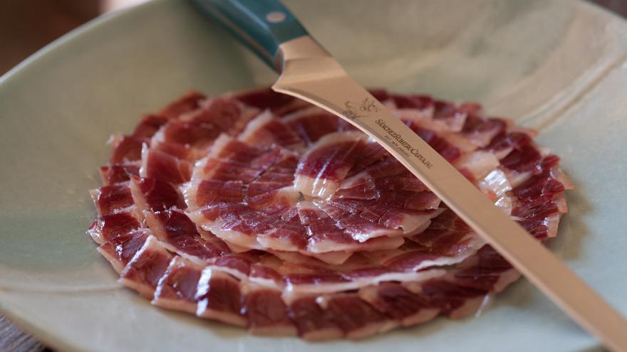 Así es como los asturianos pueden conseguir gratis el mejor jamón de bellota 100% ibérico esta Navidad