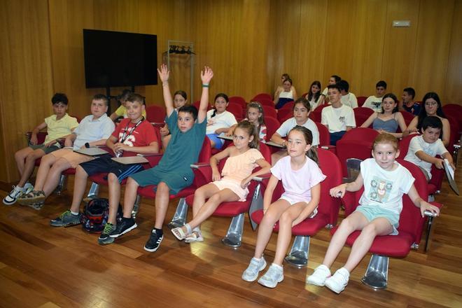 Diplomas para los alumnos de la Escola de Idiomas y del IES de Valga