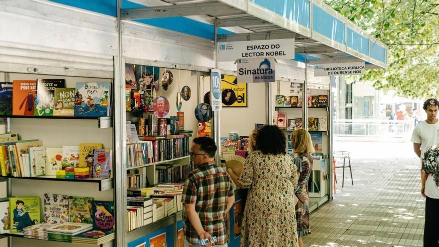 A Feira do Libro toma San Lázaro: lectura á sombra das árbores no corazón de Ourense