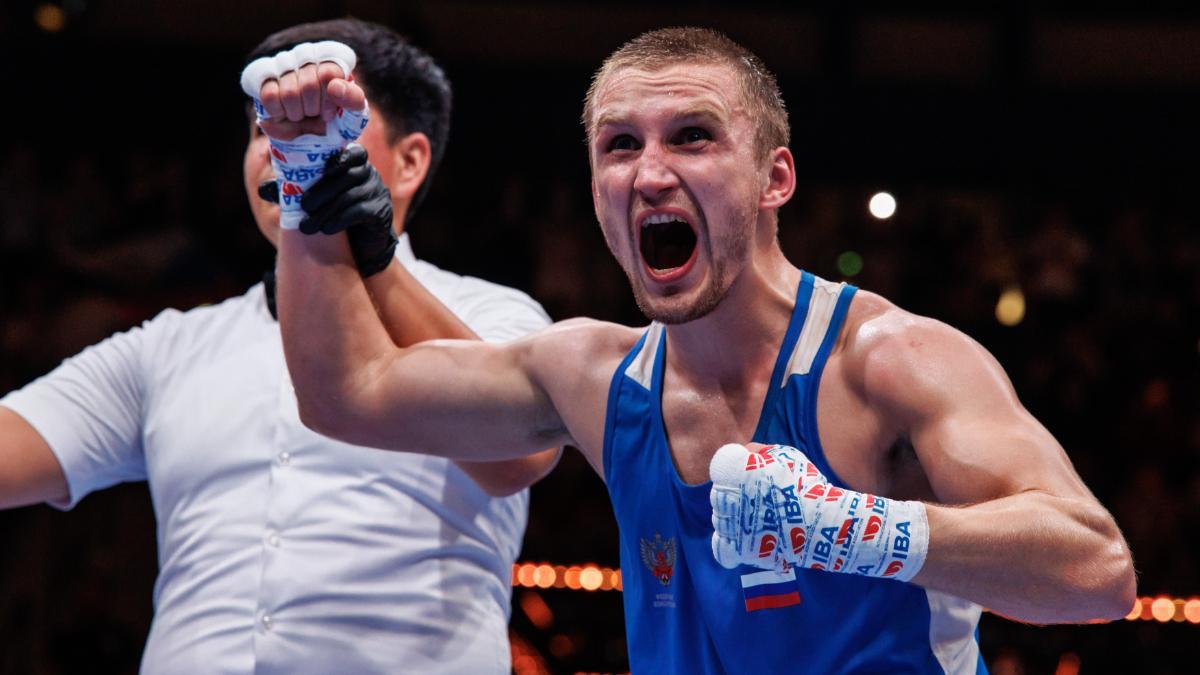 Shumkov remontó la final del peso ligero ante el campeón olímpico Khalokov