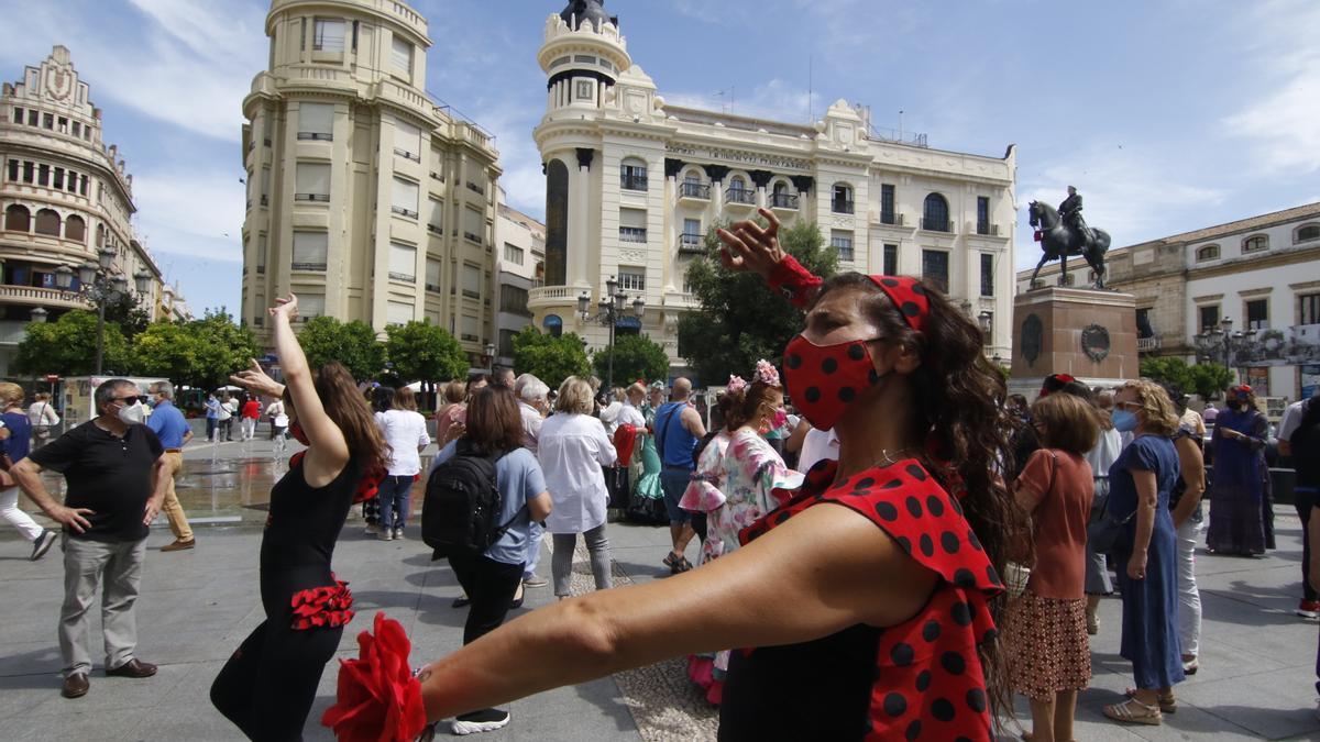 Cordobesas de faralaes en Las Tendillas