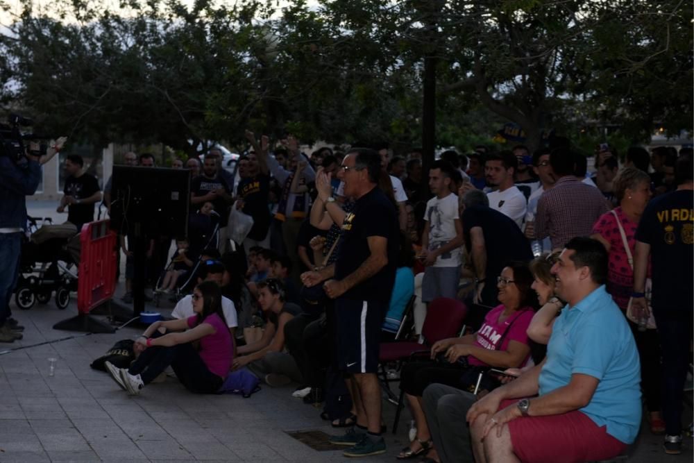 Los aficionados del UCAM lo celebran desde la universidad