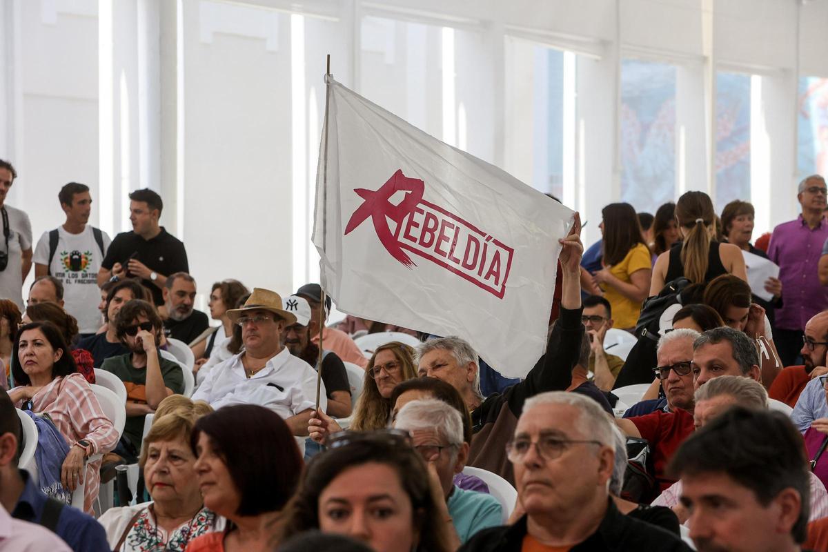 La "rebeldía" por bandera en el acto de presentación de Unidas por Alicante.