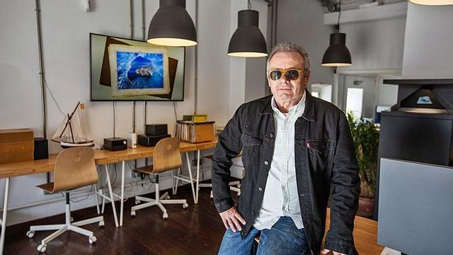 Vicent Cardona dirige AU Studio.