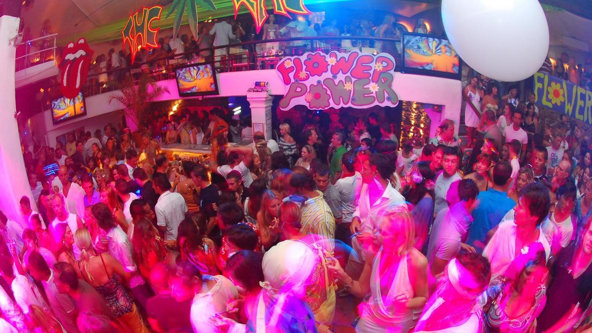 50 aniversario Pacha Ibiza |  Imagen de una de las fiestas Flower Power