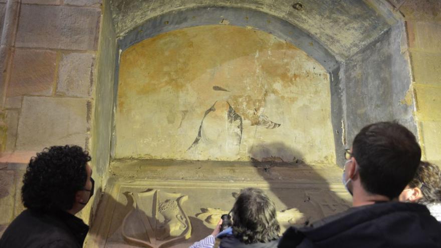 Benavente: La restauración de una tabla en San Juan saca a la luz un dibujo mural en el ábside central