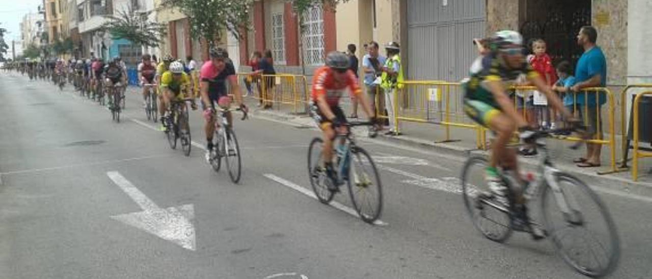 Frederic Ivars es líder de la Volta Ciutat de Gandia tras ganar la primera etapa