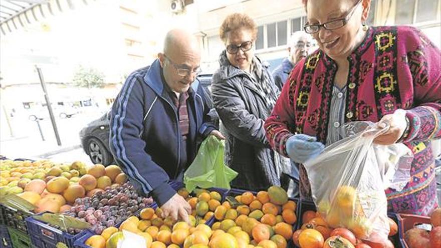 El consumo de naranjas crece, pero no ‘saca a flote’ al sector