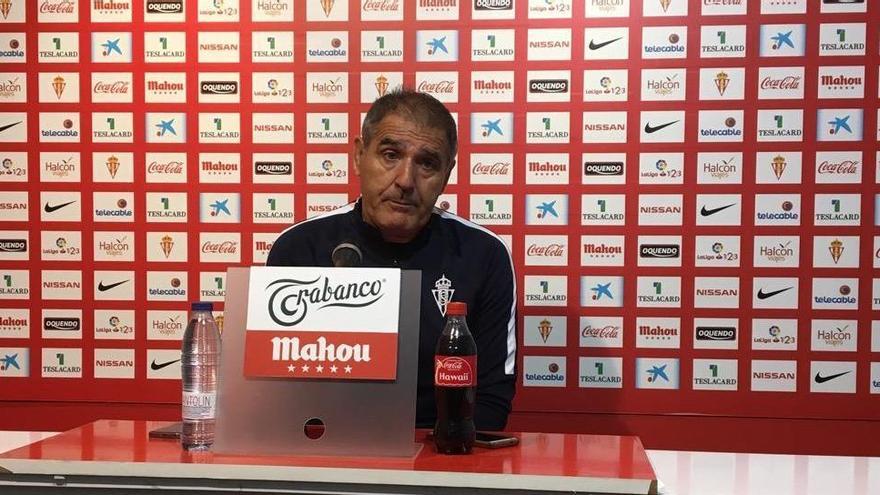 Paco Herrera, durante su rueda de prensa de esta mañana en Mareo.