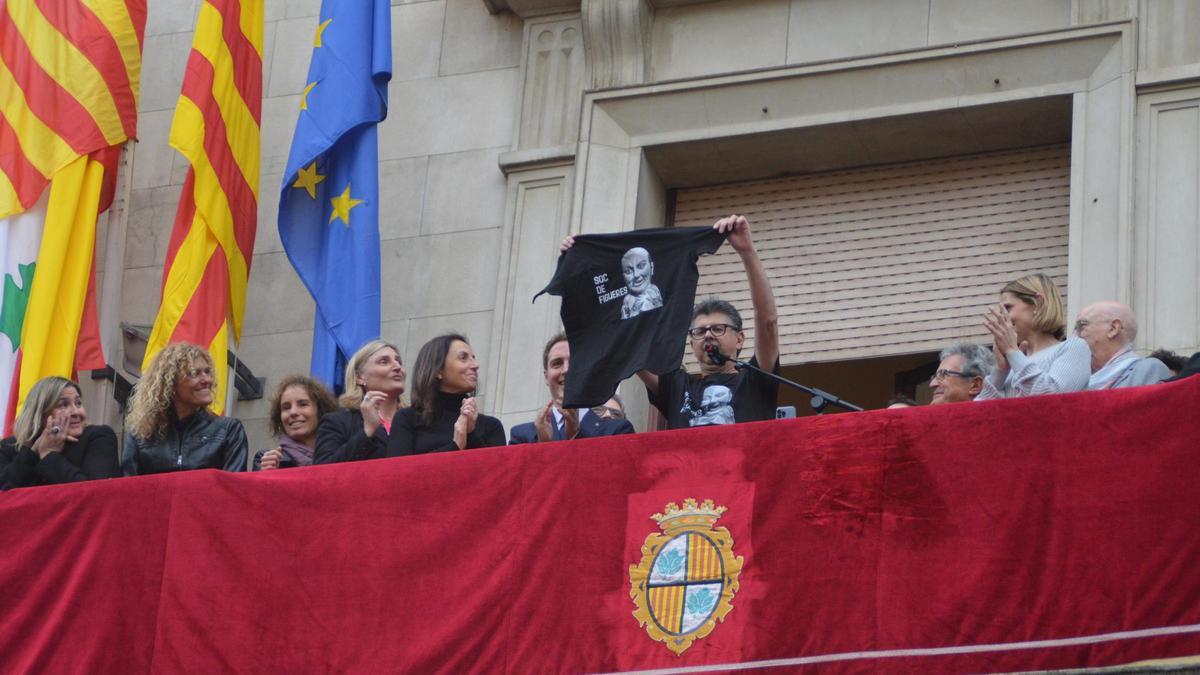 Carles Pujol amb la samarretera d'en Berruga i el lema &quot;Soc de Figueres&quot;