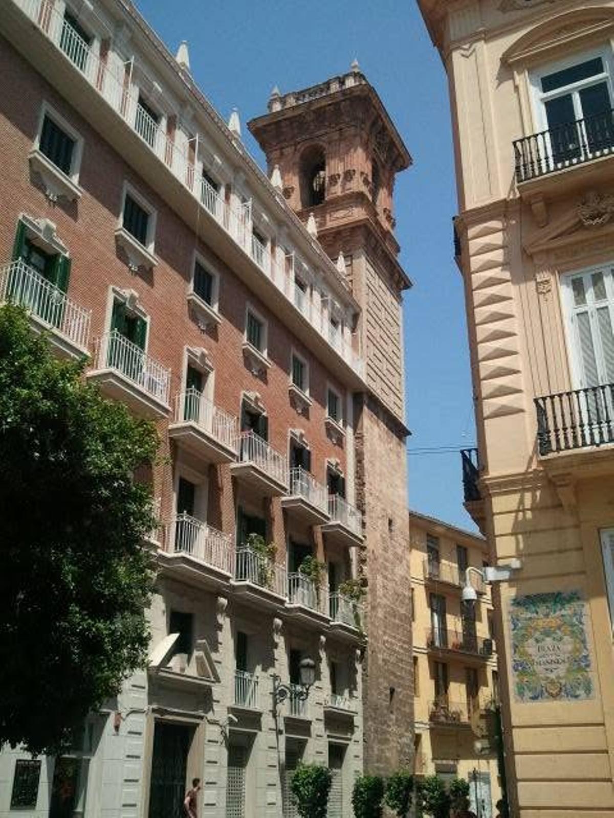 Panorámica de la torre, engastado en la finca