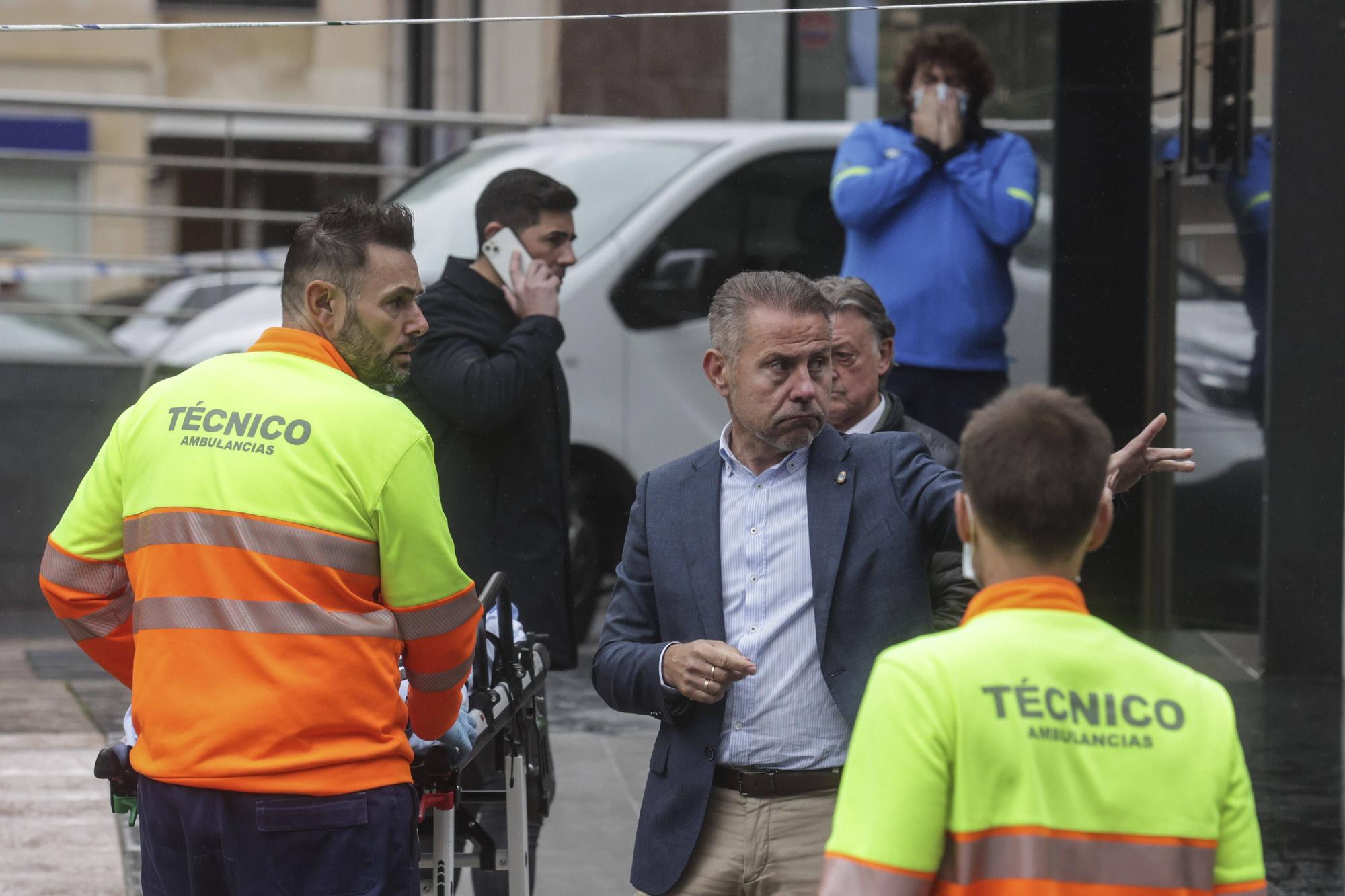 En imágenes: Conmoción en el ovetense barrio de La Ería por la muerte de dos gemelas de 12 años