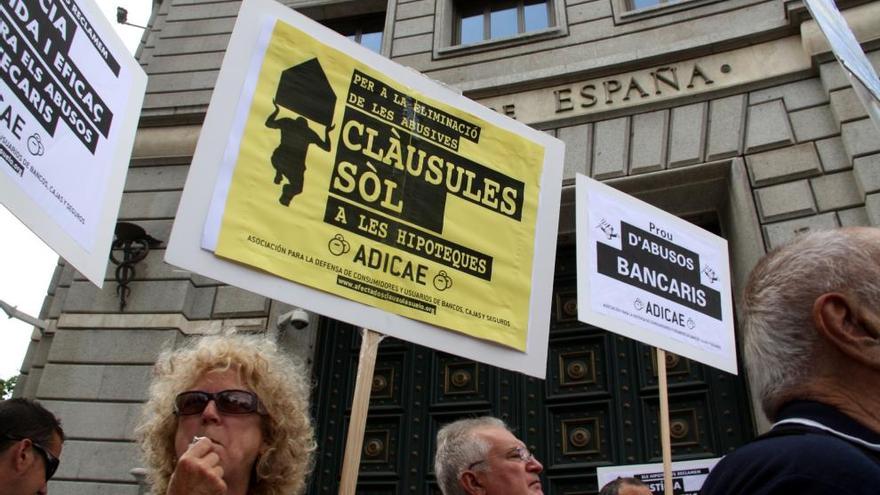 Acció de protesta d&#039;afectats davant del Banc d&#039;Espanya