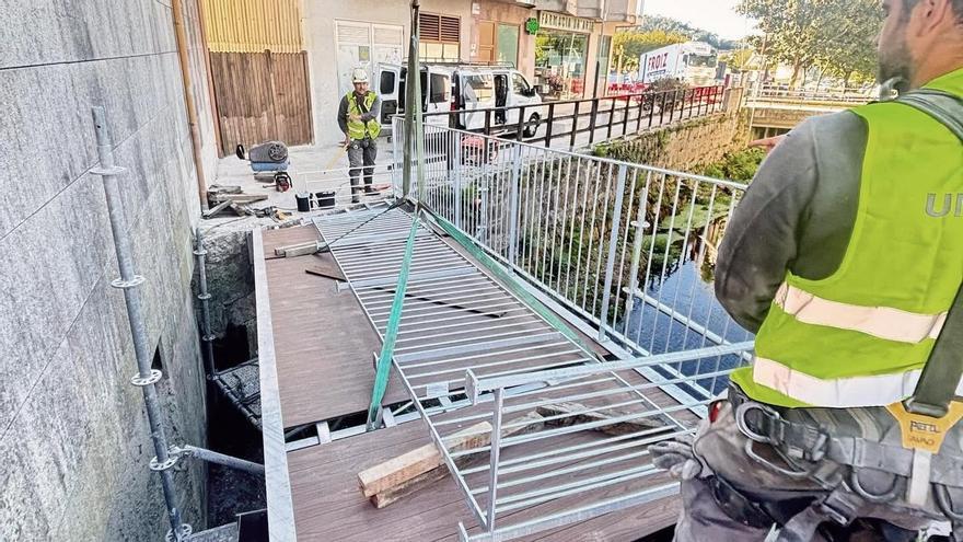Caldas ejecuta una nueva pasarela sobre el río Bermaña