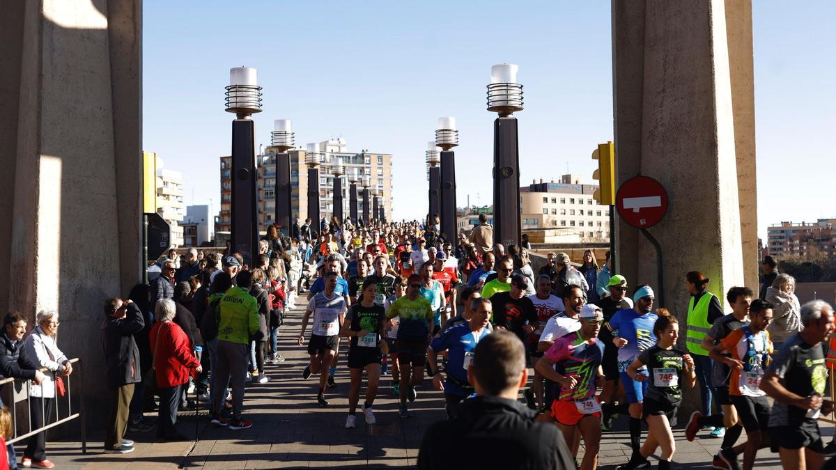 En imágenes | La Media Maratón de Zaragoza presume en las calles de sus 25 años