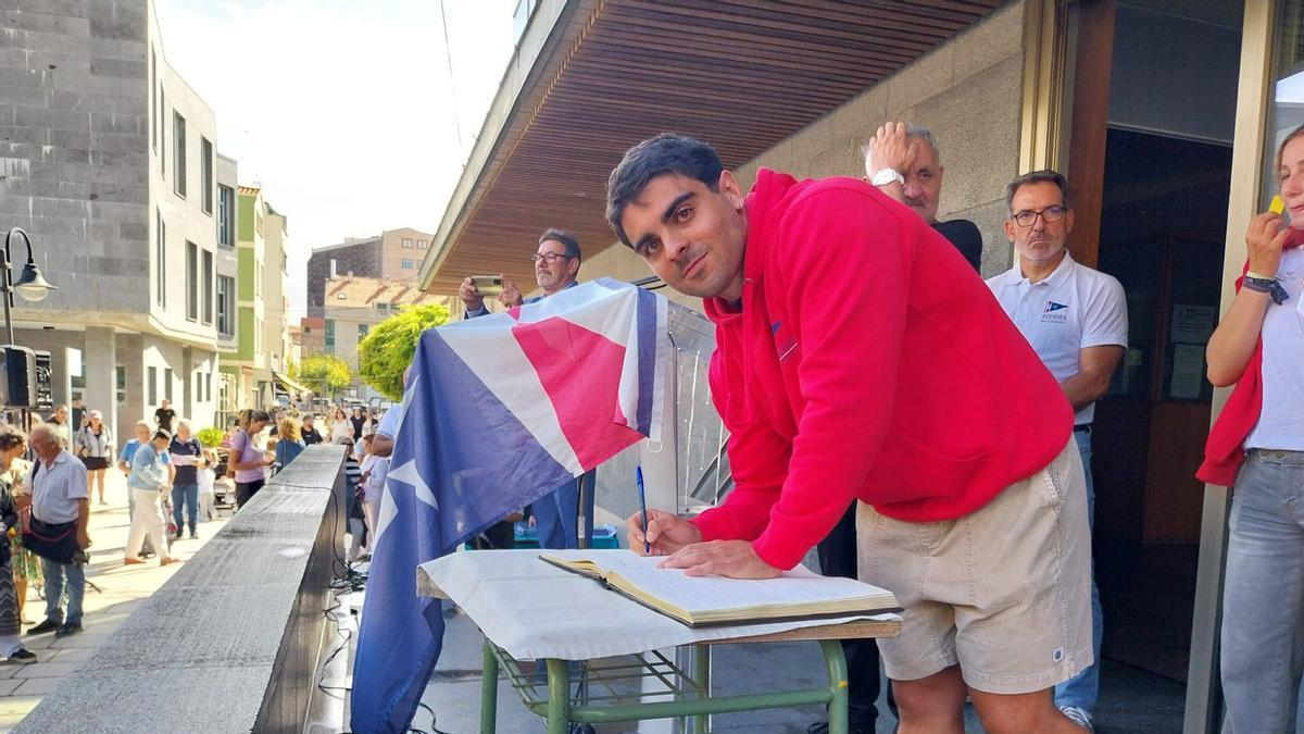 Pablo Graña en una recepción oficial en el Concello de Cangas.