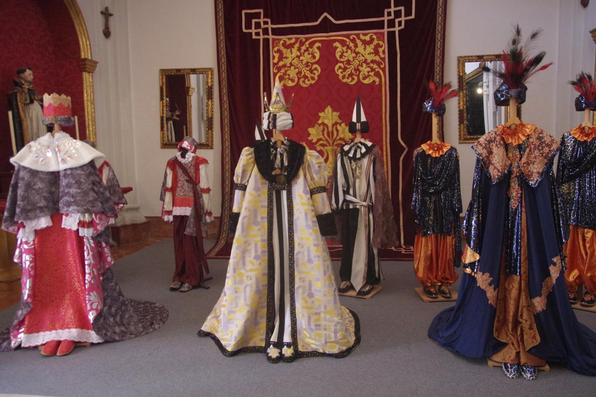 Los trajes de Melchor, Gaspar y Baltasar.