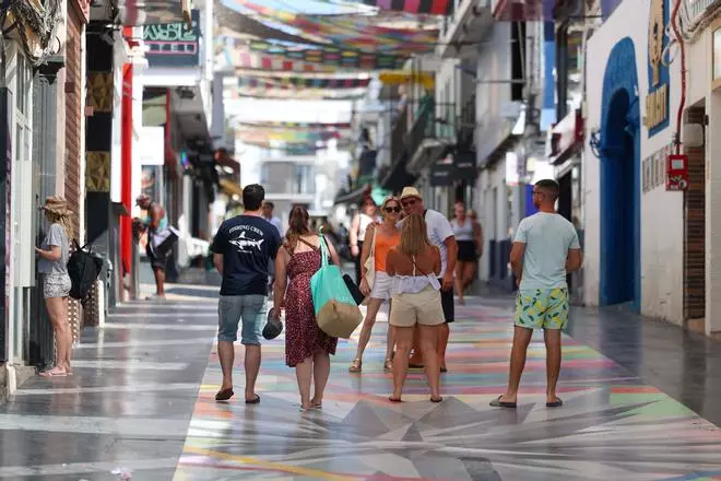 Turistas y comerciantes en Sant Antoni