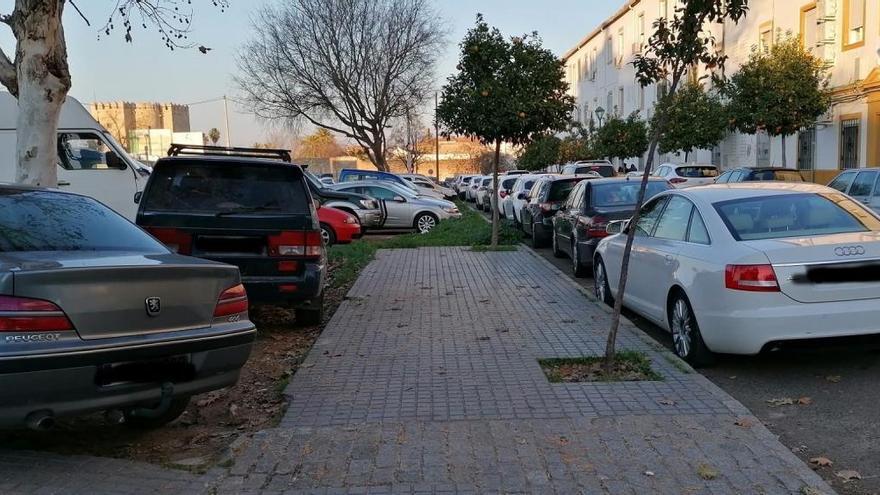 Quejas de los vecinos porque el Campo de la Verdad &quot;no es el aparcamiento de la ciudad&quot;