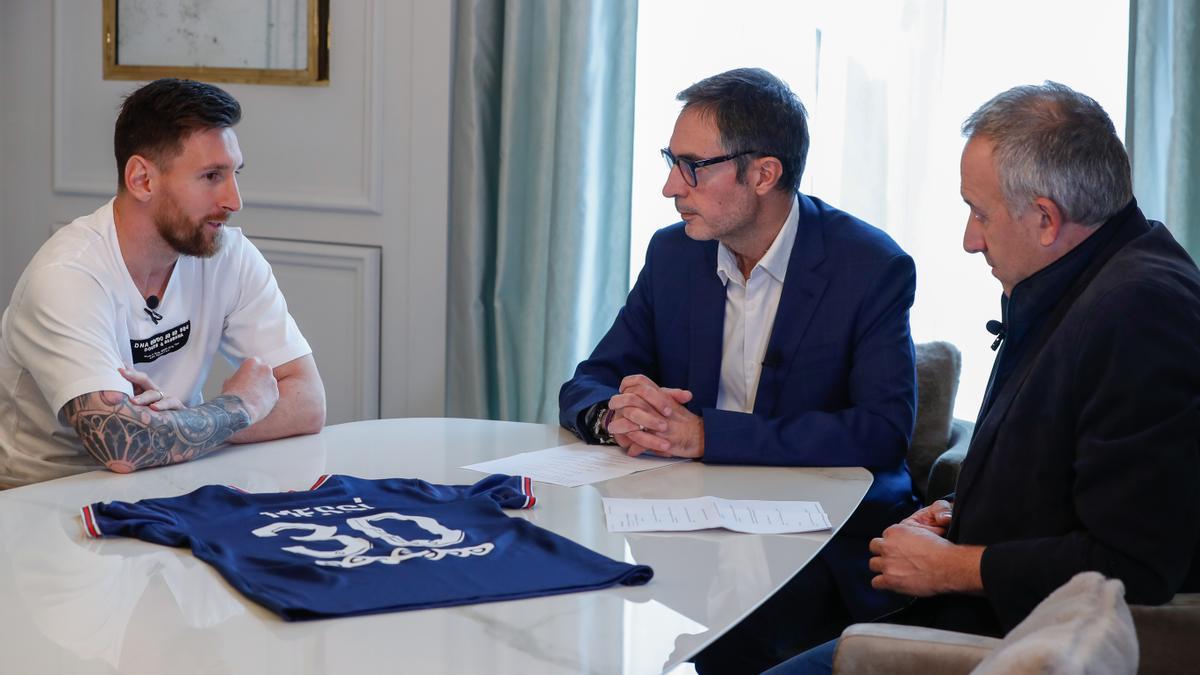 Messi amb els periodistes d&#039;Sport durant l&#039;entrevista