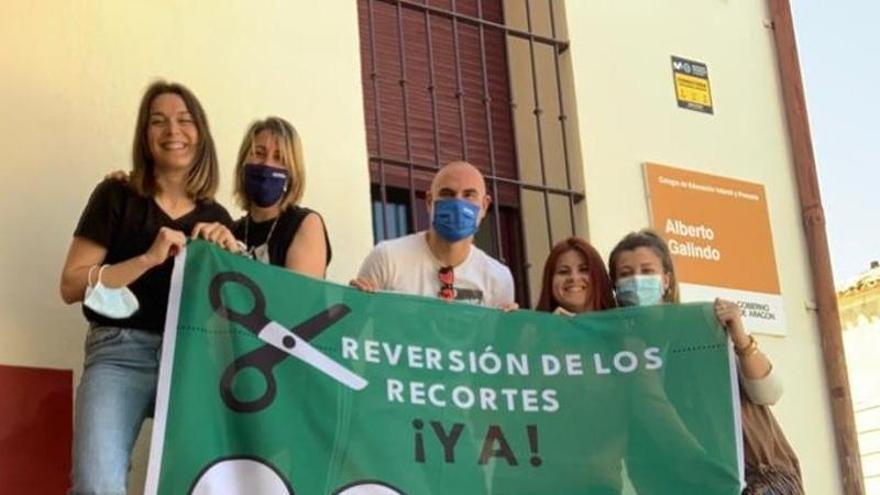 Protesta contra los recortes en el centro Alberto Galindo.