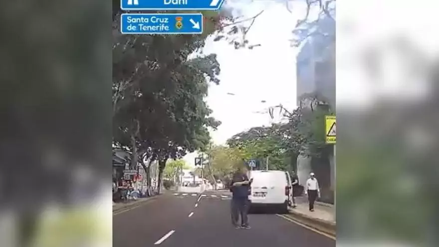 Imprudencia de un peatón en Tenerife