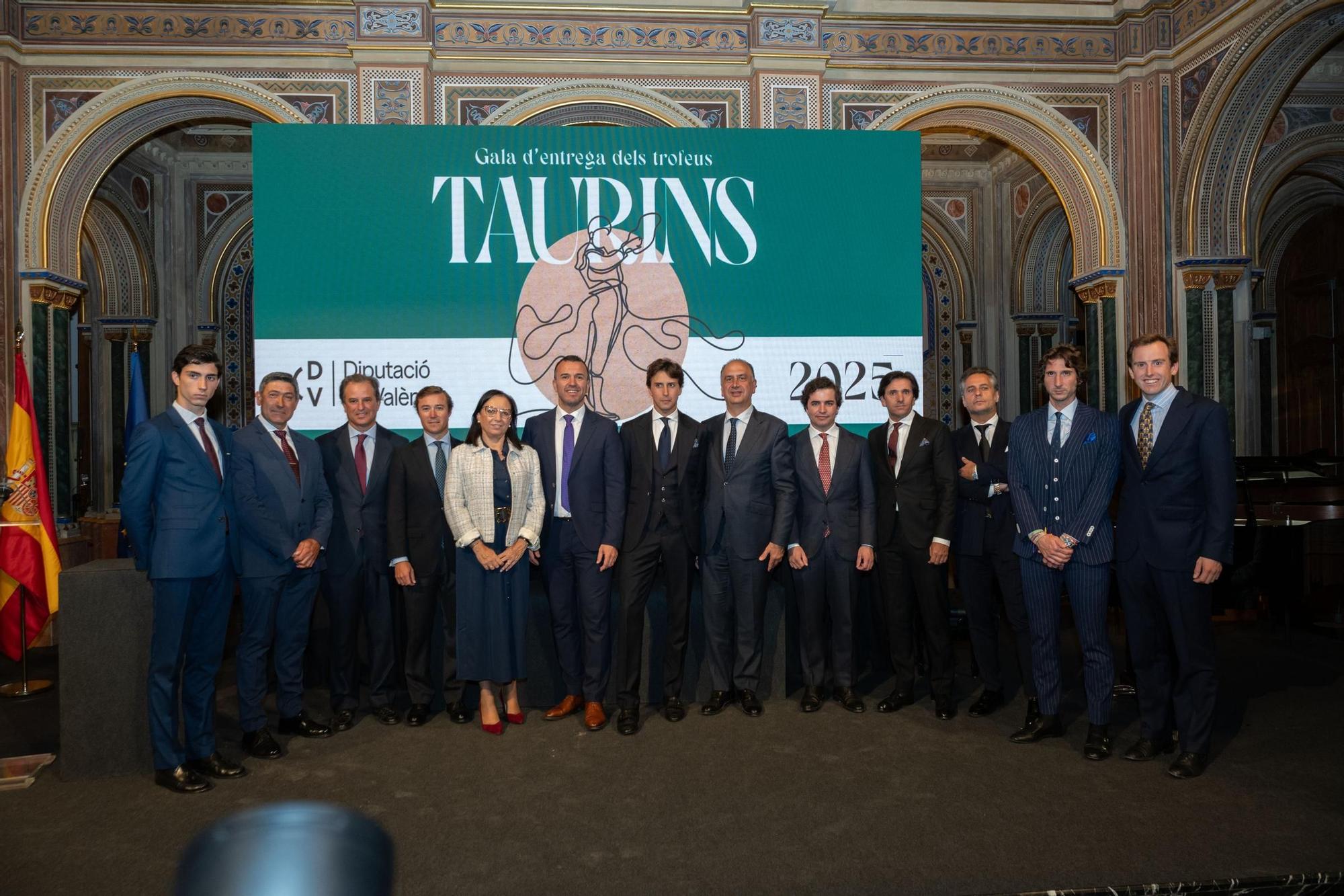 La gala de los premios taurinos de la Diputación de Valencia con Roca Rey, en imágenes