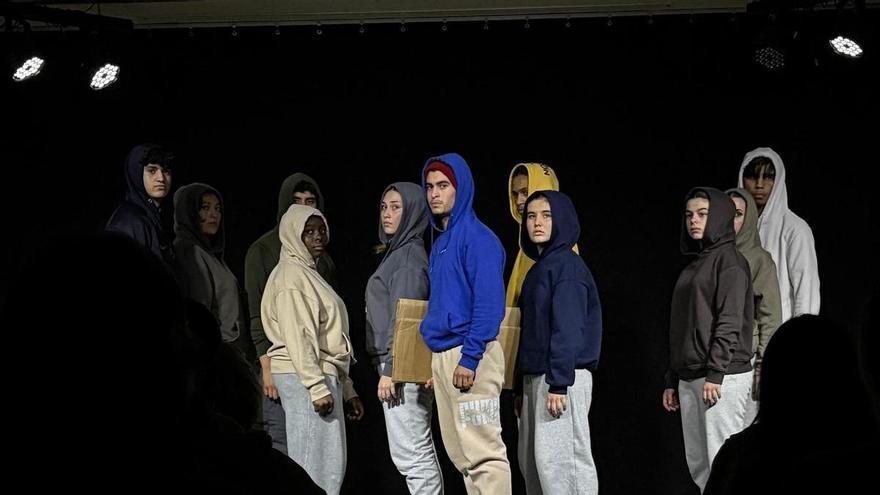 «Dins el llot», teatre per mirar de cara la migració